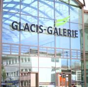 In der Glacis-Galerie in Neu-Ulm sind zwei Mädchen beim Ladendiebstahl erwischt worden. 