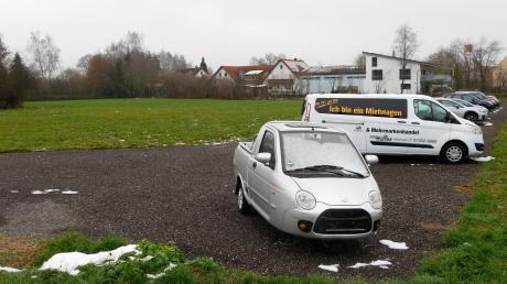 Auf diesem Areal am westlichen Ortsrand Holzheims plant das Autohaus Weiß sein neues Betriebsgelände. 