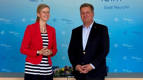 Oberbürgermeisterin Katrin Albsteiger traf sich im Neu-Ulmer Rathaus mit Staatsminister Christian Bernreiter. 