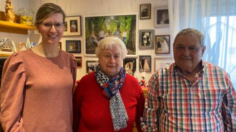Irmgard und Eduard Denzel aus Burlafingen haben kürzlich ihren 60. Hochzeitstag gefeiert. Zu den Gratulanten gehörte auch Oberbürgermeisterin Katrin Albsteiger. 