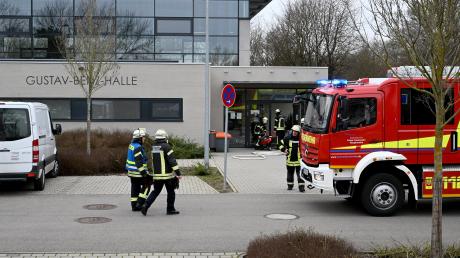Die Feuerwehr war am Montag, 26. Februar, in der Gustav-Benz-Halle am Muthenhölzle in Neu-Ulm im Einsatz. In der Umkleide war ein Feuer ausgebrochen. 