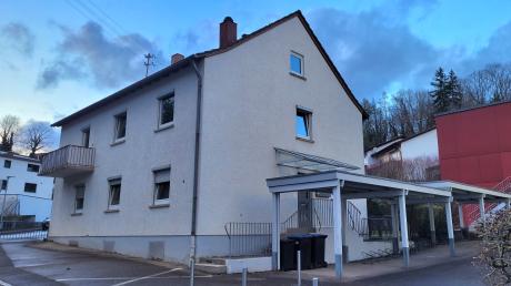 In dem Gebäude neben der Grundschule Thalfingen soll eine Tagespflege eingerichtet werden. 