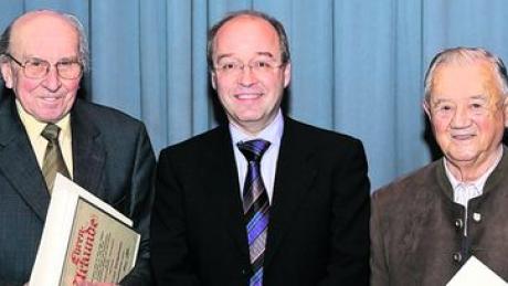 Geehrte beim Weißenhorner Neujahrsempfang: Franz Neugebauer, Dr. Wolfgang Fendt und Hubert Relovsky (v. links). Foto: reba
