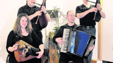 Mittelalterlich-bretonische Lieder und Tänze bot die Folk-Gruppe "La Marmotte", das Murmeltier, auf der Vagantenbühne im Saal der "Alten Roggenschenke". 