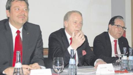 Präsentierten gestern Rekordzahlen für die Sparkasse Ingolstadt: Die Vorstandsmitglieder Jürgen Wittmann, Dieter Seehofer (Vorsitzender) und Anton Hirschberger (von links).  