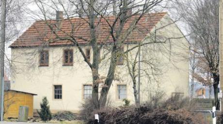 Das ehemalige Lehrerhaus in unmittelbarer Nachbarschaft zur alten Klingsmooser Schule wird künftig das neue Domizil des noch jungen Mädchen- und Burschenvereins Klingsmoos. 