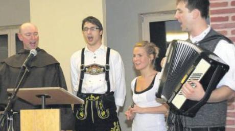 Sang ein Hohelied auf die Damenmannschaft: Bruder Barnabas gemeinsam mit Holger Wegrath, Michaela Müller und Christian Meier. 