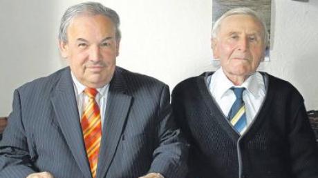 Peter Märtl (rechts) feierte seinen 85. Geburtstag, zu dem Bürgermeister Karl Seitle die Glückwünsche der Gemeinde überbrachte. 