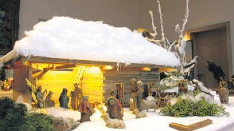 Selbst wenn Jesus im Dezember geboren wurde: Schnee hat es in Bethlehem bestimmt nicht gegeben. Doch auch beim Krippenbau gilt das Prinzip der künstlerischen Freiheit. Die Krippen-Ausstellung in Weichering ist am kommenden Wochenende noch zu sehen. 