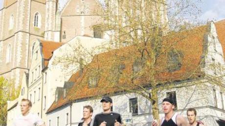 Auch in diesem Jahr wird der Halbmarathon in Ingolstadt wieder Hunderte von Joggern auf die Straßen locken. 