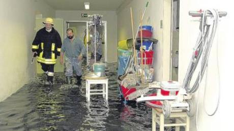 Zahlreiche Keller wurden bei einem Starkregen in der Nacht zum 25. August in Ingolstadt überschwemmt. 77 Schadenersatzanträge von Betroffenen sind bei den Kommunalbetrieben eingegangen.  
