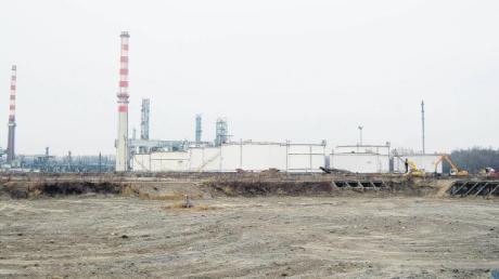 Die Bayernoil-Raffinerie wird Stück für Stück abgerissen. Wie das Areal einmal genutzt werden soll, ist noch unklar.  