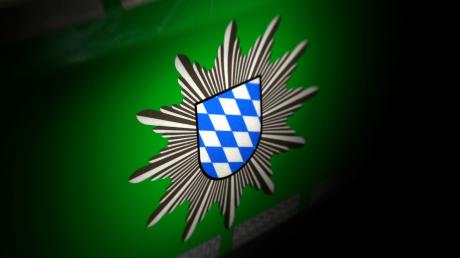 Am Freitag wurden bei der Augsburger Polizei mehrere Verkehrsunfälle gemeldet, bei denen die Verursacher das Weite gesucht hatten.
