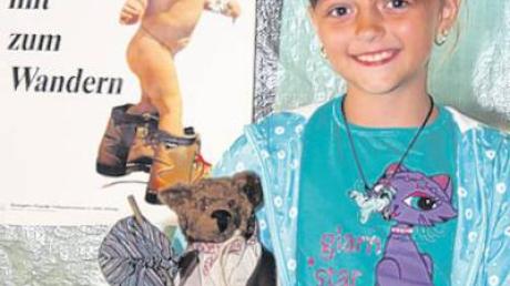 Auch die achtjährige Natalie Wendler aus Pöttmes freute sich über ihren Preis, einen Wanderbären. 
