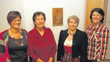 Dorothea Schieker (2. von links) und Jutta Flach (rechts) vom Seniorenzentrum Karlshuld bedankten sich für die Spenden von Christine Hammer (2. von rechts) und Angela Dittenhauser (links). 
