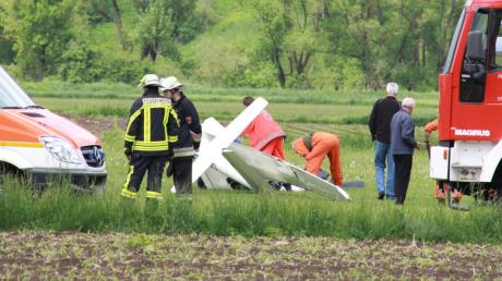 Aus 30 Metern Höhe stürzte das Segelflugzeug senkrecht beim Sonderlandeplatz in Beilngries ab.  

