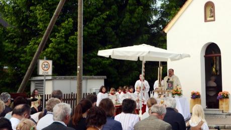 Einmal im Jahr, so wie am gestrigen Sonntag, wird in Ballersdorf an der Dorfkapelle „Jesus der Barmherzigkeit“, ein Gottesdienst abgehalten.  
