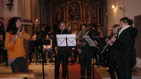 Die Damen-Bläsergruppe trug – zusammen mit weiteren Interpreten – zu einem vorweihnachtlichen Konzertprogramm in der Pfarrkirche Straß bei.   

