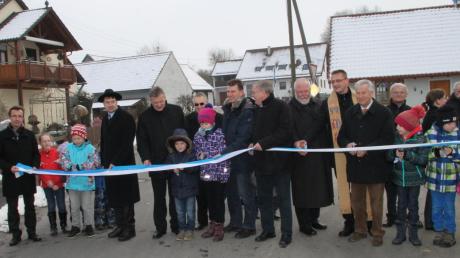 Für rund eine dreiviertel Millionen Euro wurde die Ortsdurchfahrt von Haselbach saniert. Am Freitag wurde sie offiziell eingeweiht und freigegeben. 
