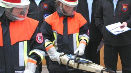 Vier Gruppen der Feuerwehr Weichering legten ihre Leistungsprüfung in Technischer Hilfeleistung ab. 
