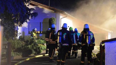 Die Feuerwehr Karlshuld löschte den Brand in den Kellerräumen eines Wohnhauses in der Moosgemeinde. 