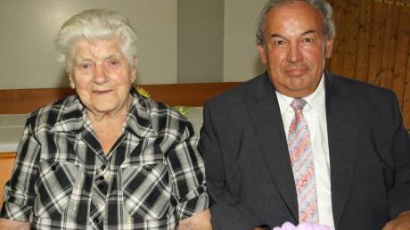 Zum 85. Geburtstag von Olga Schütz überbrachte Bürgermeister Karl Seitle die Glückwünsche der Gemeinde. 
