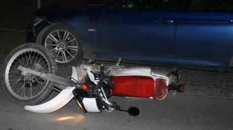 Glück im Unglück hatte ein junger Mopedfahrer bei diesem Unfall in Burgheim.