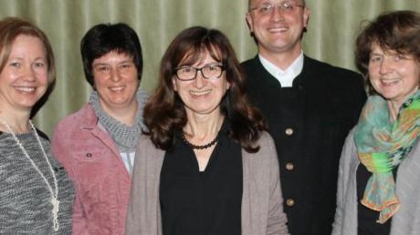 Der neue Vorstand des Familienhilfevereins: (von links) Michaela Sand, Gabriele Huber, Margit Neff, Monika Meitinger, Pfarrer Thomas Brom, Marlene Müller und Thomas Bednarz. 