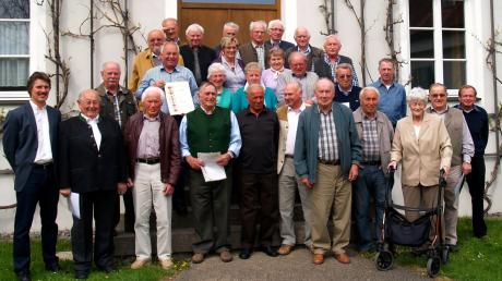 Beim Ehrennachmittag des Gartenbauvereins Weichering wurden zahlreiche Mitglieder für langjährige Vereinstreue ausgezeichnet. Die größte Gruppe bildete die 40-jährige Mitgliedschaft.   


