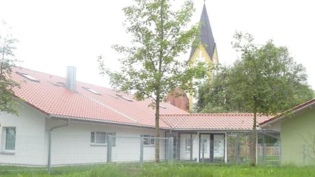 Der Gemeinderat hat beschlossen, dass der Kindergarten St. Stephanus (links) und die Krippe (rechts) von nun an unter dem Namen „Haus für Kinder St. Stephanus Ehekirchen“ zusammengefasst werden. 	