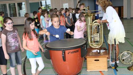 Bei einer ganz besonderen Unterrichtsstunde lernten die Grundschüler so manches über Orchesterinstrumente. 