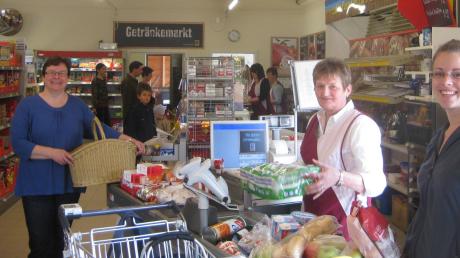 In Rögling (Landkreis Donau-Ries) gibt es seit März 2011 einen Dorfladen. Der Laden ist inzwischen zu einer wichtigen und beliebten Einrichtung geworden, die nicht nur die Nahversorgung und Arbeitsplätze im Ort sicherstellt, sondern auch zu einem zentralen Treffpunkt geworden ist. 