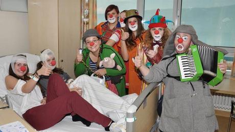 Die Neuburger Klinik-Clowns machten diesmal an Krankenhausbetten in Thüringen ihre herzerfrischenden, gesundheitsfördernden Späße. 
