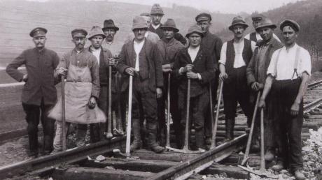 Im Mai 1913 wurde mit dem Bau der Eisenbahnstrecke begonnen – fünf Jahre nach der Genehmigung.  	