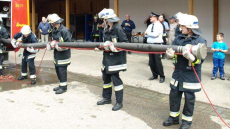 30 Aktive der Freiwilligen Feuerwehr Rennertshofen demonstrierten bei der Leistungsprüfung „Die Gruppe im Löscheinsatz“ ihren hervorragenden Ausbildungsstand. 	