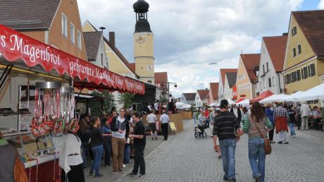 Die Marktstraße von Rennertshofen wird beim Marktfest am Wochenende zur Flanier- und Erlebnismeile. 