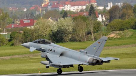 Ein Eurofighter beim Abheben. Derzeit sichert ein Geschwader aus Neuburg an der Donau den Luftraum im Baltikum ab.