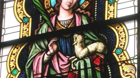 Hl. Agnes im Fenster der Pfarrkirche St. Ludwig Karlshuld.  	