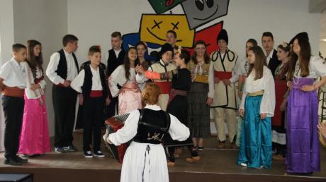 Beim Schulfest im Juni begeisterten die Beskaer Schüler die Besucher mit Musik und Tanz in der Aula. 	