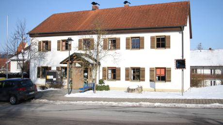 Mittelfristig soll das Rathaus in Oberhausen durch einen Neubau ersetzt werden. Die ehemalige Schule ist als Verwaltungszentrum der Gemeinde nicht mehr zeitgemäß. Das neue Rathaus soll hinter dem jetzigen entstehen.