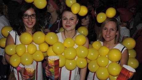 Flippig und ausgelassen zeigten sich die Popcorn-Girls in Ortlfing. Ob die Luftballons bis zum Ende heil blieben, ist nicht bekannt.
