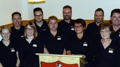 Der Theaterverein Bergheim präsentierte bei der Jahresversammlung die aktiven Laienschauspieler und die Vorhaben in 2017. Das Engagement freut den Bergheimer Bürgermeister Tobias Gensberger (links). 	
