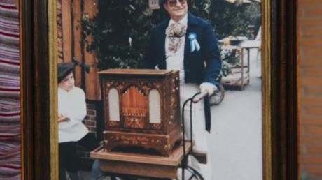 Bei der 650-Jahr-Feier des Marktes Burgheim 1986 kam Manfred Ludwig auf den Geschmack des Drehorgelspielens.  	