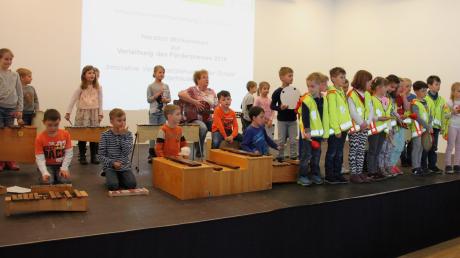 Die Preisträger sorgten auch gleich für den musikalischen Rahmen bei der Preisverleihung des Förderpreises „Innovative Verkehrserziehung in der Schule“. Die Kinder der Grundschule Oberhausen begrüßten die Gäste aus ganz Bayern mit einem Lied. 	