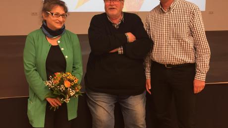 Die Erfinder des erfolgreichen Unterhausener Weihnachtsmarktes sind jetzt Ehrenmitglieder im Weihnachtsmarktverein Unterhausen: Inge Koch und Ulf Rahe mit dem Vorsitzenden Markus Edenhofer. 	