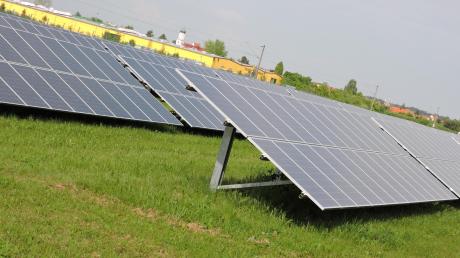 Eine Hochburg regenerativer Energien ist Burgheim bereits dank des Solarparks im Westen der Marktgemeinde in Richtung Staudheim. Schon bald soll auch neben der alten B16 aus Sonne Strom produziert werden. 