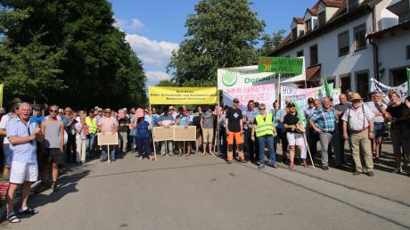 Dieses Bild bot sich Umweltministerin Ulrike Scharf, als sie gestern nach Weichering kam, um im Gasthof Vogelsang mit Verbands- und Interessensvertretern über einen möglichen Nationalpark in den Donau-Auen zu diskutieren. Zu der Demonstration hatte der Bayerische Bauernverband aufgerufen.