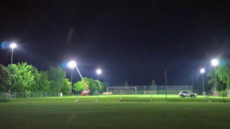 Erscheint seit 19. Mai 2017 in einem ganz neuen Licht: Die Sportanlage des TSV Ober-/Unterhausen. Mit der LED-Flutlichtanlage nimmt der Verein eine Vorreiterrolle im Landkreis Neuburg-Schrobenhausen ein. 