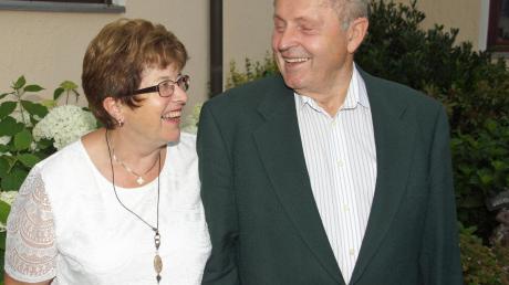 Seit 50 Jahren sind Auguste und Josef Schmid ein glückliches Paar. 	