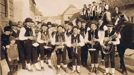 Das waren noch Zeiten: Der Musikverein Rohrenfels beim Faschingsumzug in Neuburg 1938. 